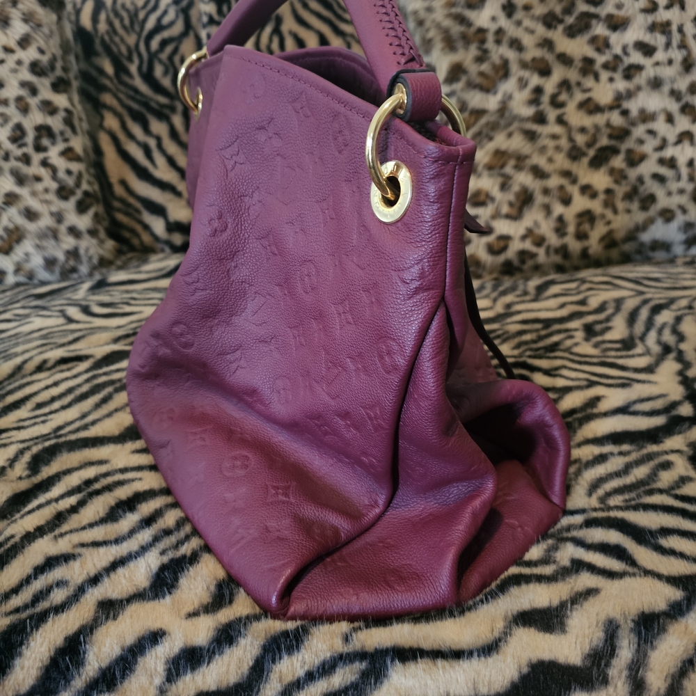 Louis Vuitton Burgundy Artsy Shoulder Bag with Gold Rings